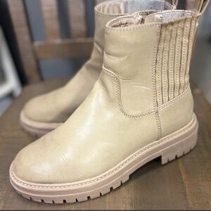 Tan Ankle Chelsea Boots Women’s size 9